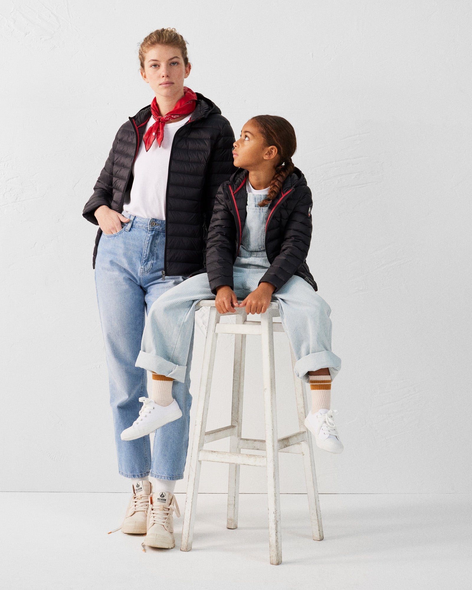 Doudoune légère à capuche enfant Noir Carla