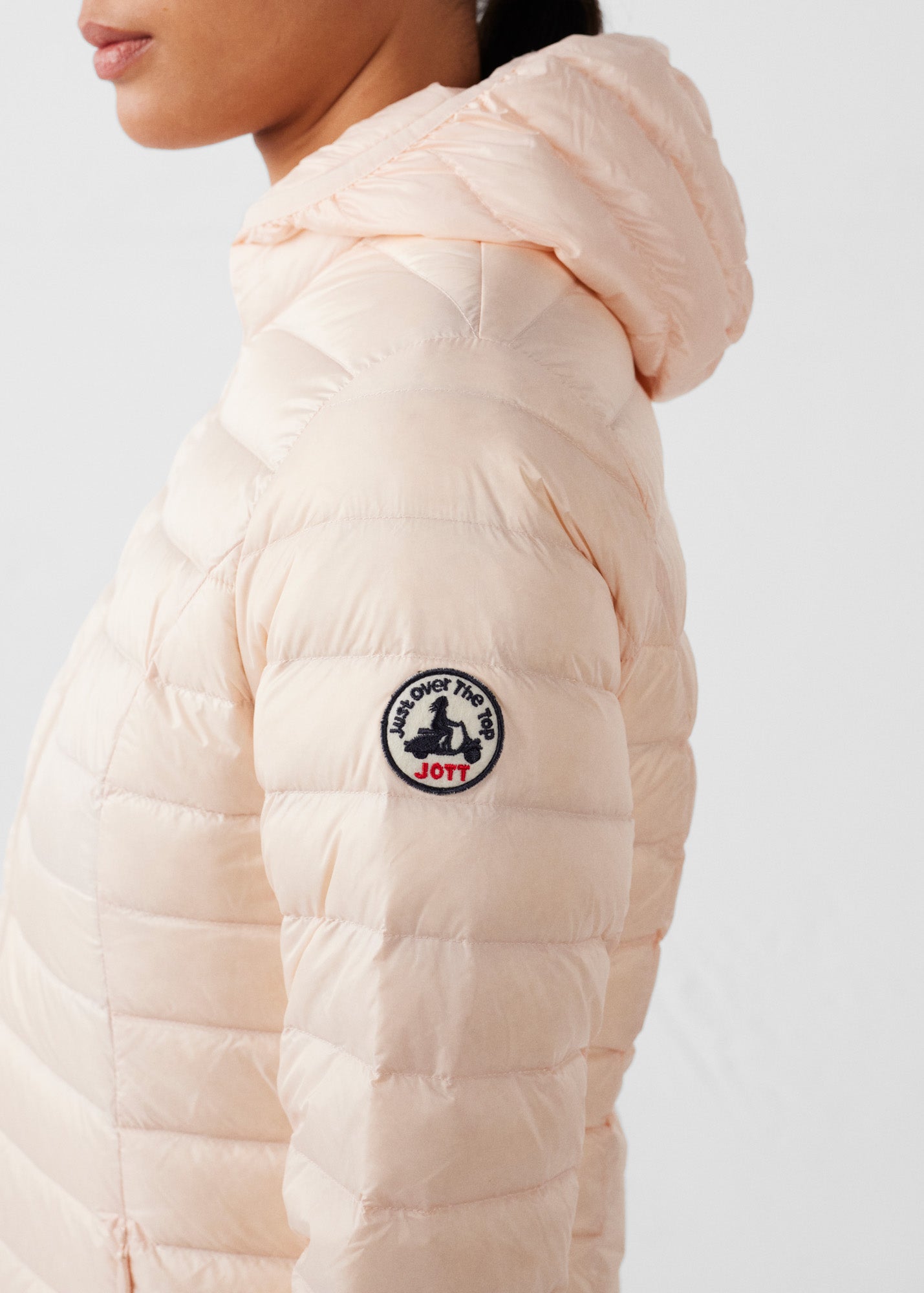 Doudoune légère à capuche Salty nude Cloe